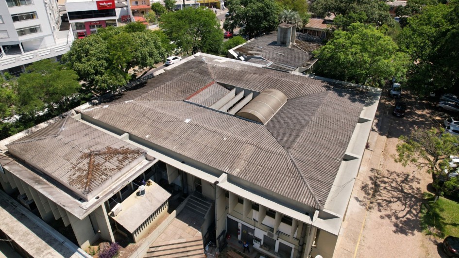 Imagem a&eacute;rea mostra o telhado do Hemocentro.