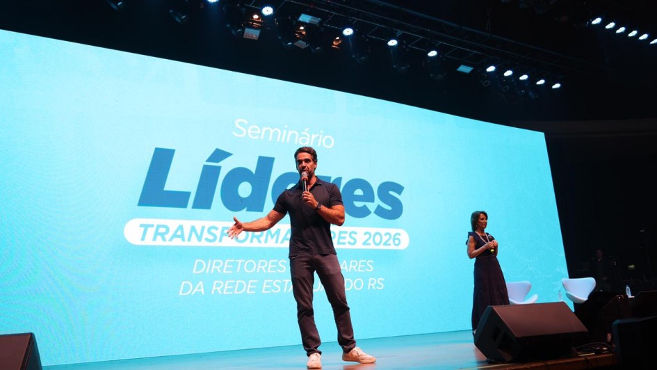 Governador Eduardo Leite fala em semin&aacute;rio da educa&ccedil;&atilde;o