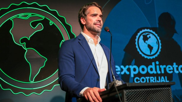 Governador Eduardo Leite discursa no lan&ccedil;amento da Expodireto Cotrijal.