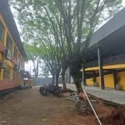Pátio da Escola Estadual de Ensino Médio José Mânica, de Santa Cruz do Sul