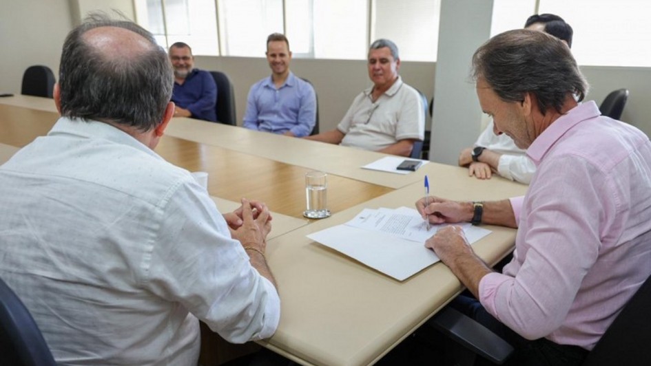 Assinatura do documento na Selt.