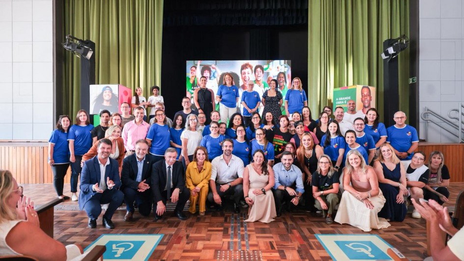 Maratona de volta &agrave;s aulas liderada pelo governador Eduardo Leite cumpriu sua agenda de encerramento em Caxias do Sul, no Instituto Estadual de Educa&ccedil;&atilde;o (IEE) Crist&oacute;v&atilde;o de Mendonza