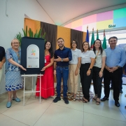 O vice-governador Gabriel Souza e a secret&aacute;ria da Sa&uacute;de, Arita Bergmann, na inaugura&ccedil;&atilde;o do novo Centro de Atendimento em Sa&uacute;de (CAS) do Programa TEAcolhe em Marau. 