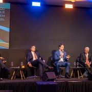 Governador Eduardo Leite fala em painel durante evento em S&atilde;o Paulo