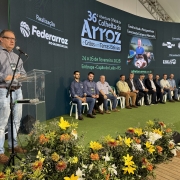 Secret&aacute;rio fala ao p&uacute;blico em evento