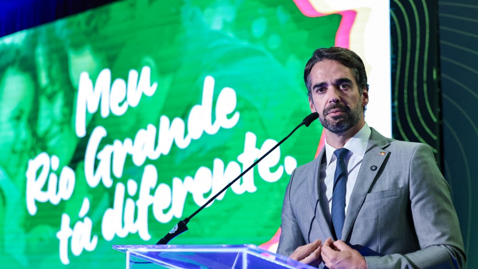 Governador Eduardo Leite em palestra na Fecom&eacute;rcio