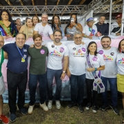 Governador Eduardo Leite e vice-governador Gabriel Souza entre autoridades e representantes do Carnaval de Porto Alegre