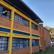 Fachada da Escola Professor Milton Pacheco.