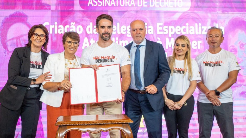 Governador Eduardo Leite e secret&aacute;rias no lan&ccedil;amento do programa.