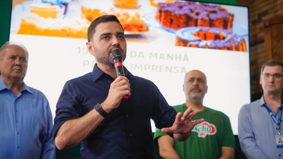 Foto mostra vice-governador falando &agrave; imprensa na Expodireto