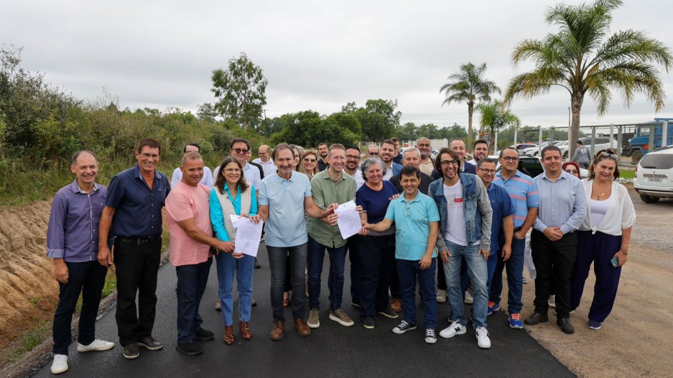 Ato para assinatura de obras de acesso asf&aacute;ltico em Santa Maria
