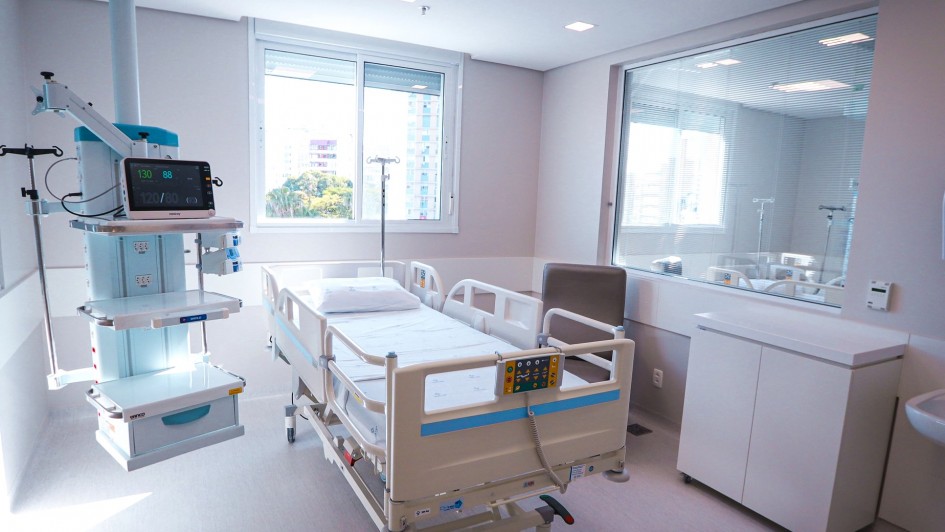 Foto da Unidade de Terapia Intensiva (UTI) do Hospital Santa Clara, de Porto Alegre, que &eacute; exemplo de qualifica&ccedil;&atilde;o