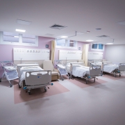 Foto mostra leitos da nova unidade materno infantil do Hospital VVirvi Ramos em Caxias do Sul