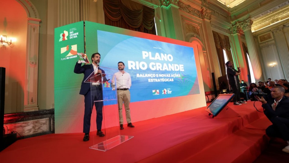 Eduardo Leite e Gabriel Souza anunciam ve&iacute;culos e equipamentos para fortalecer a Defesa Civil de 73 munic&iacute;pios   mar26