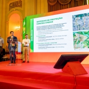 Eduardo Leite e Gabriel Souza assinam contrata&ccedil;&atilde;o para criar Plano Estadual de Prote&ccedil;&atilde;o e Defesa Civil