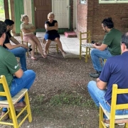 Equipe da SDR aplicando question&aacute;rio na agroind&uacute;stria Amadecom, em Tr&ecirc;s Forquilhas, durante etapa de testes