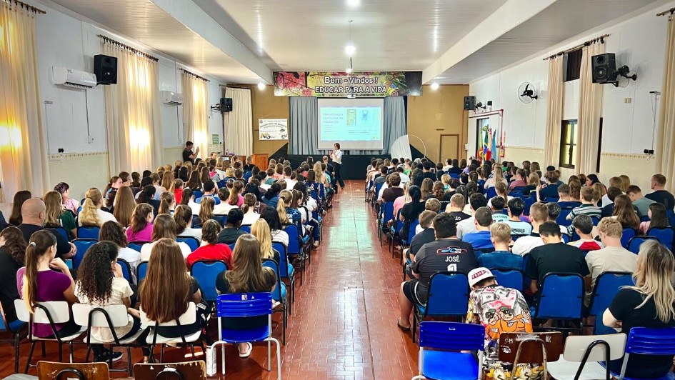 Foto de palestra sobre direitos das mulheres