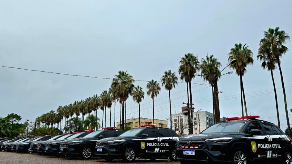 Foto de viaturas entregues &agrave; Pol&iacute;cia Civil pelo governo do Estado