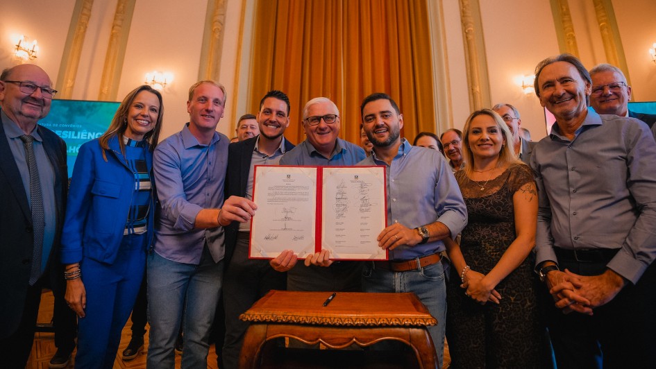 Gabriel Souza celebra conv&ecirc;nios do Programa Rotas de Resili&ecirc;ncia com 22 munic&iacute;pios   mar26