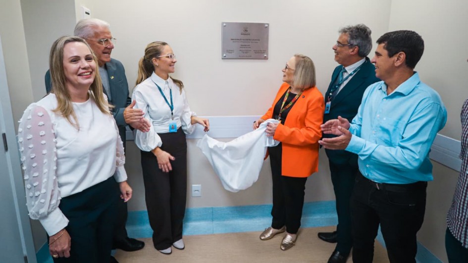 Foto de ato de inaugura&ccedil;&atilde;o