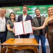 Lan&ccedil;amento da Pol&iacute;tica Integrada de Gest&atilde;o do Ambiente Escolar pelo governador Eduardo Leite e pelo vice-governador Gabriel Souza