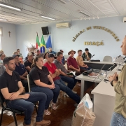 Foto de palestra t&eacute;cnica do governo do Estado para produtores rurais