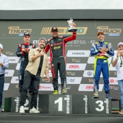 Governador Eduardo Leite com vencedores da Copa Truck em Santa Cruz do Sul