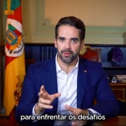 Governador Eduardo Leite fala em v&iacute;deo &agrave; popula&ccedil;&atilde;o
