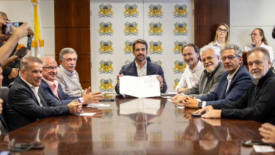 Eduardo Leite assina ordem de in&iacute;cio para obras de recupera&ccedil;&atilde;o da ERS 437, da ERS 448 e da RSC 453, na Serra   abr26