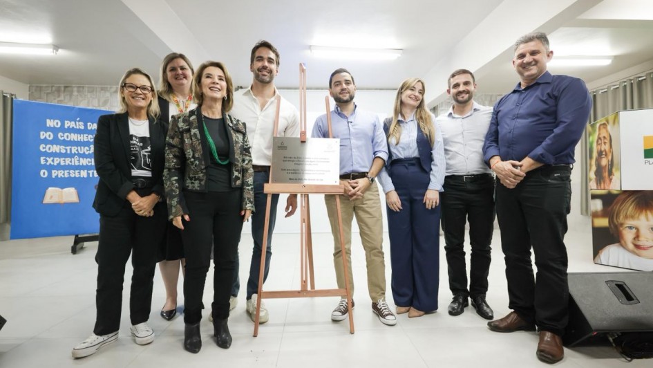 Eduardo Leite e Gabriel Souza autorizam obras de melhorias na Escola Souza Doca, em Mu&ccedil;um mai26