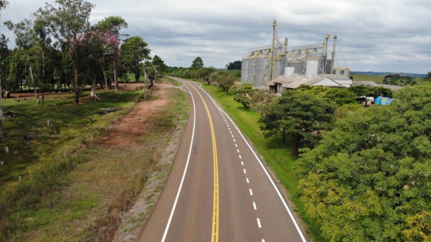 Foto mostra trecho asfaltado da ERS-403.