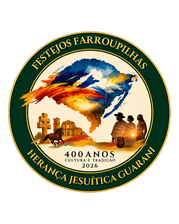 A imagem apresenta um selo ilustrado circular com borda verde e detalhes em dourado, contendo o texto “FESTEJOS FARROUPILHAS” na parte superior e “HERANÇA JESUÍTICA GUARANI” na parte inferior. No centro, há uma composição visual com o mapa estilizado do Rio Grande do Sul em pinceladas coloridas nas cores azul, vermelho e amarelo, além de elementos históricos e culturais como uma cruz missioneira, ruínas de igreja, um cavalo e três figuras humanas em trajes tradicionais. Na parte inferior do selo, lê-se “400 ANOS CULTURA E TRADIÇÃO 2026”.