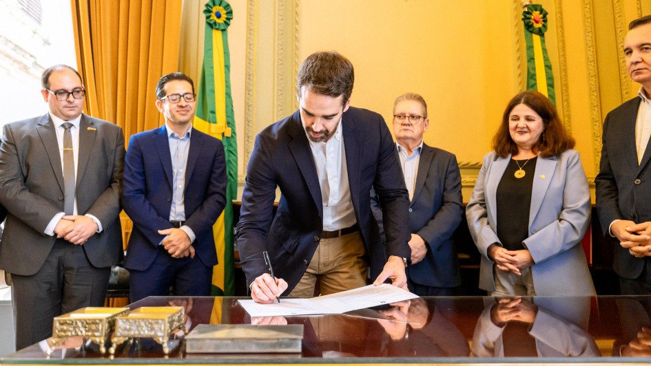 Governador sanciona leis e assina decreto em ato no Pal&aacute;cio Piratini   jun26