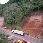 Governo do Estado investe em obras para evitar deslizamentos em rodovias na Regi&atilde;o dos Vales   foto 1