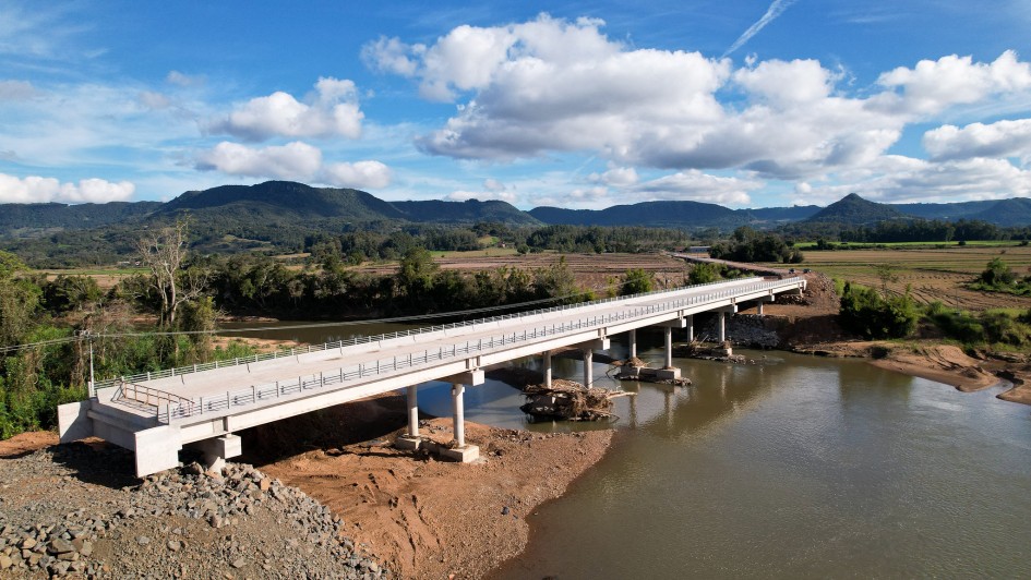 Foto mostra obra de ponte na ERS 348.