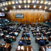 PORTO ALEGRE - RS - BRASIL. 23/06/2026. Sess&atilde;o Plen&aacute;ria - Ordem do dia. Plen&aacute;rio 20 de setembro. Foto: Fernando Gomes/ALRS.