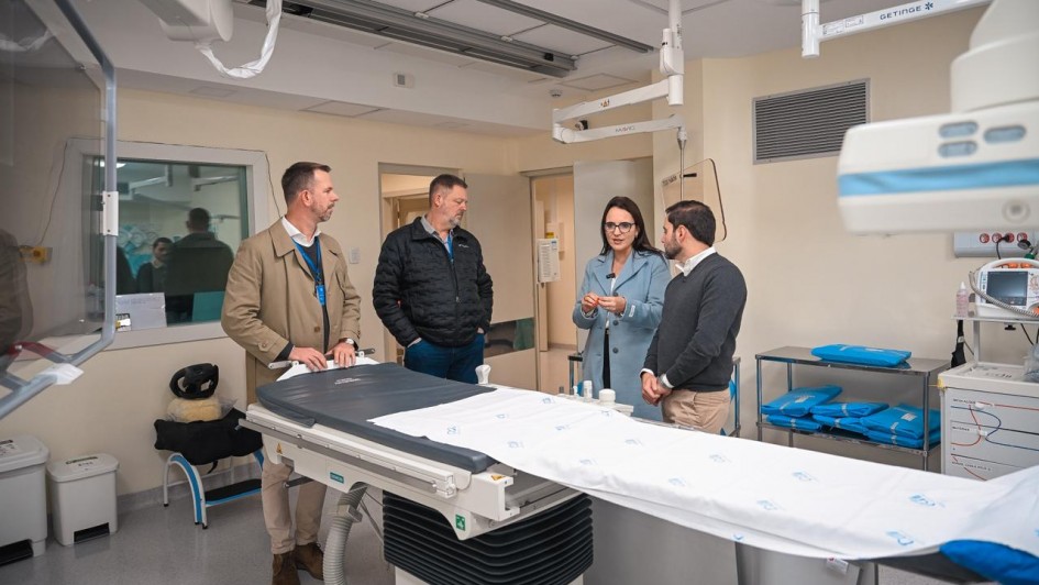 Foto mostra vice-governador Gabriel Souza na visita ao hospital Santa Cruz.