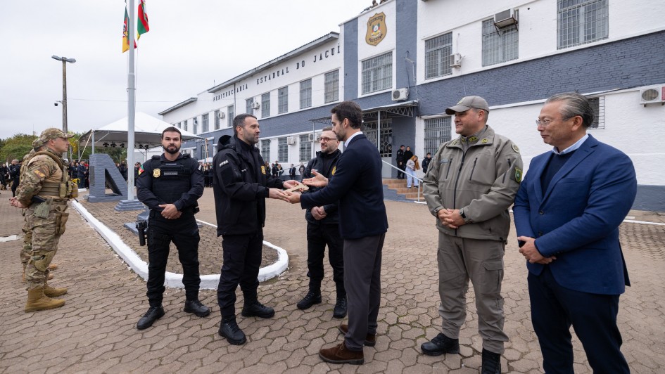 RS   Estado oficializa troca de comando da Penitenci&aacute;ria Estadual do Jacu&iacute; 30 6 26