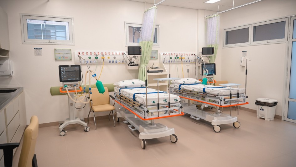 Foto mostra um leito no Hospital de Caridade de Palmeira das Miss&otilde;es.