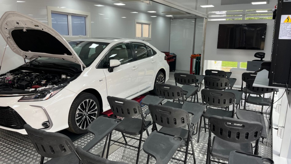 Mec&acirc;nica de carros eletrificados   Nathielle Folharini 9 10 26 (1)
